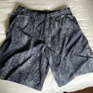 LuLulemon lined shorts with drawstring two open pockets. Concealed zip pocket